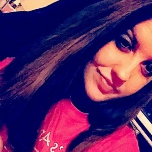 Meet your Posher, Cassandra